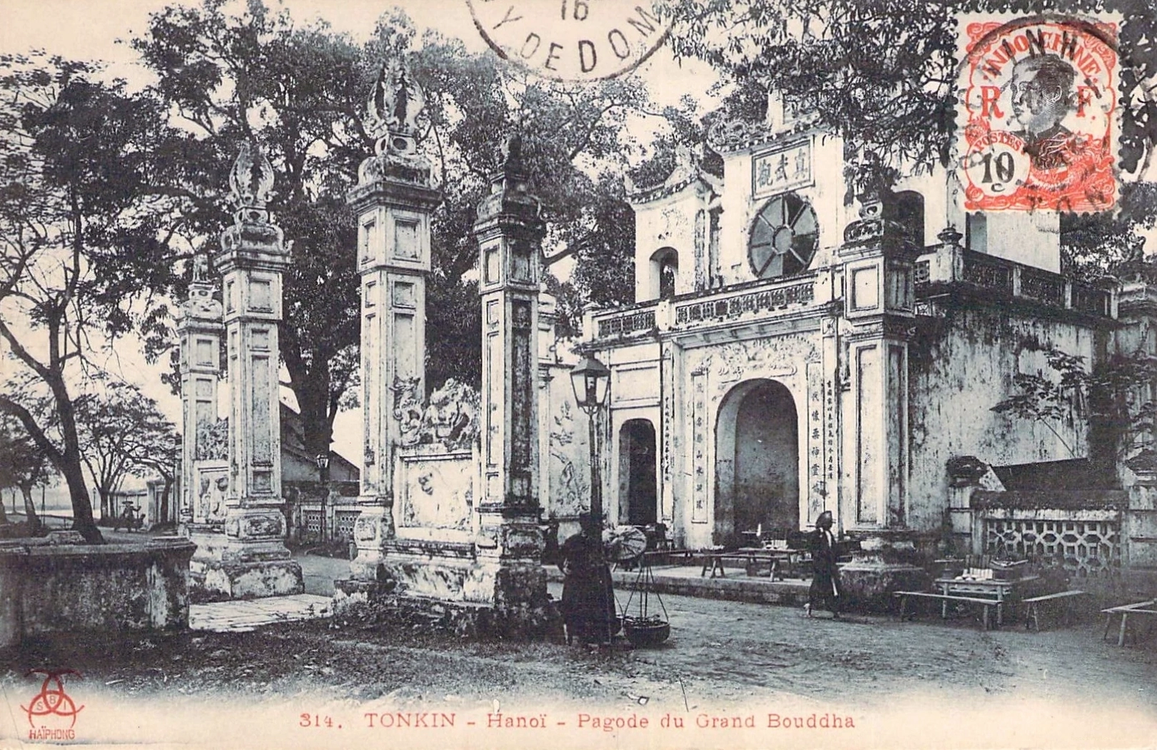 Nghi môn Đền Quán Thánh đầu thế kỷ 20