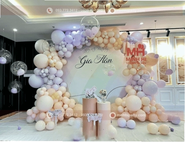 Phông nền sinh nhật bé gái dễ thương với bóng bay và hoa giấy handmade