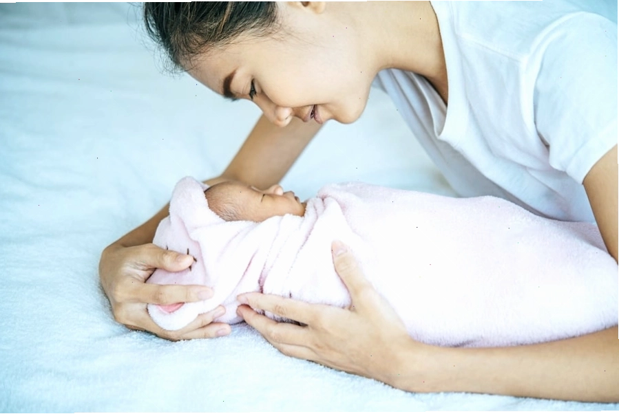 Quấn chũn giúp trẻ sơ sinh ngủ ngon