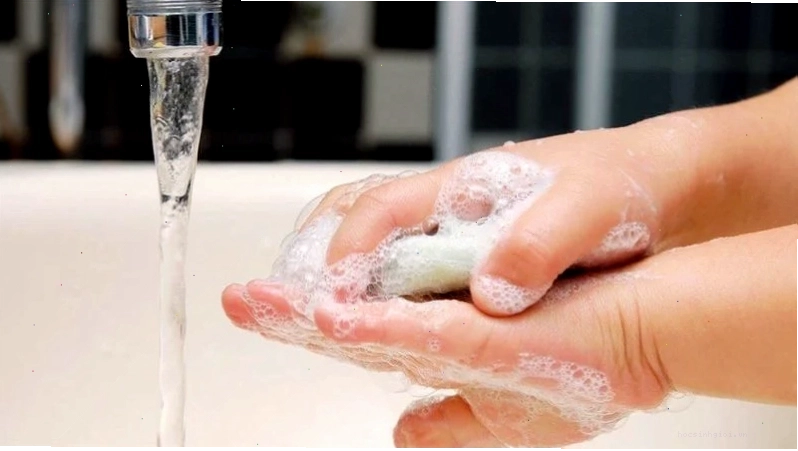 Rửa tay thường xuyên là biện pháp phòng ngừa lẹo mắt hiệu quả