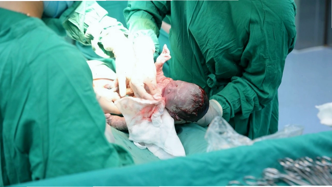 Sinh thường hay sinh mổ có ảnh hưởng đến nguy cơ bí tiểu