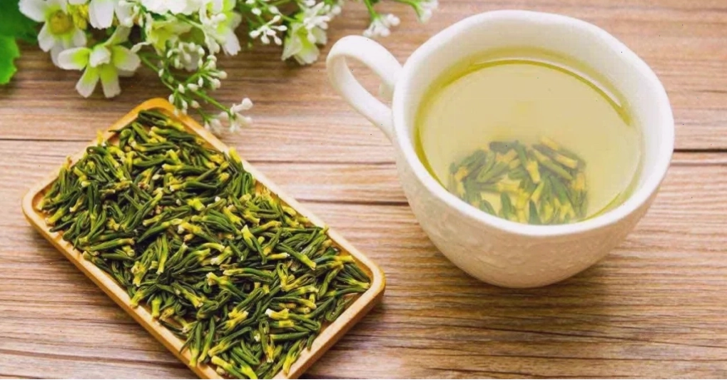 Tách trà tâm sen ấm nóng giúp an thần