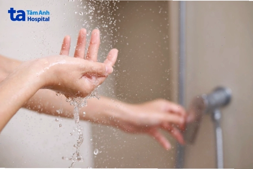 Tắm nước ấm thư giãn giúp dễ ngủ