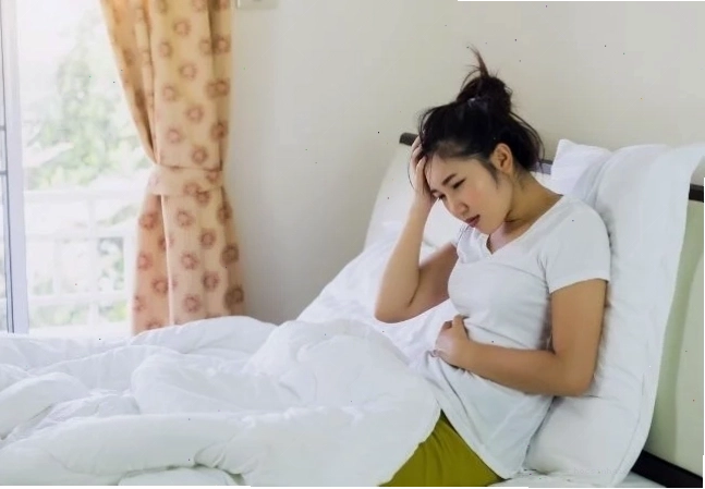 Táo bón, khó tiêu là dấu hiệu nhận biết mang thai