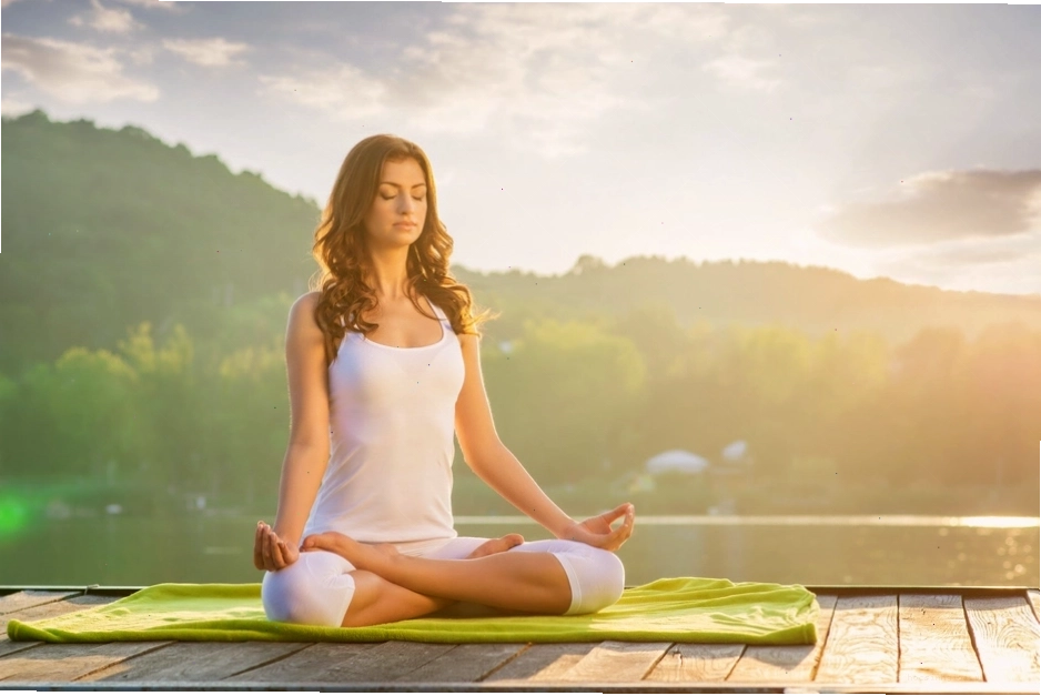 Tập yoga giúp cải thiện khô âm đạo