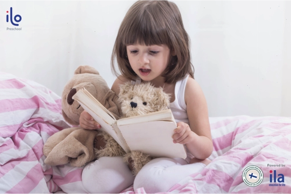 Tóc ngắn xoăn cụp đuôi cho bé gái 5 tuổi dễ thương và gọn gàng