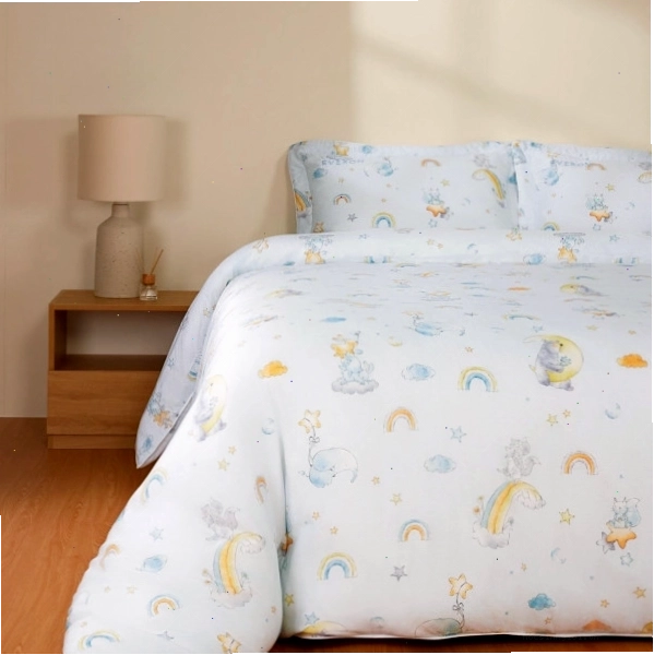 Trang phục có họa tiết nhẹ nhàng, màu sắc pastel