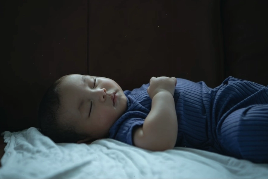 Tránh đùa nghịch với bé trước giờ ngủ