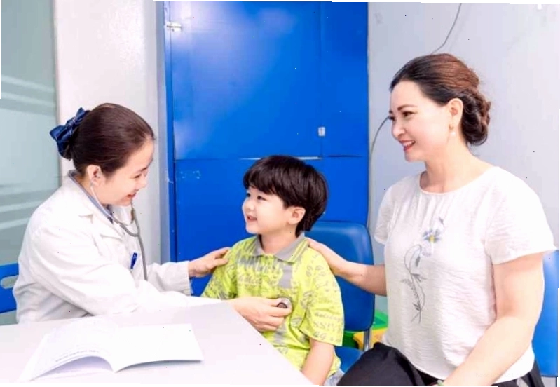 Trẻ cần được theo dõi sức khỏe thường xuyên và đưa đến bệnh viện ngay khi có biểu hiện bất thường