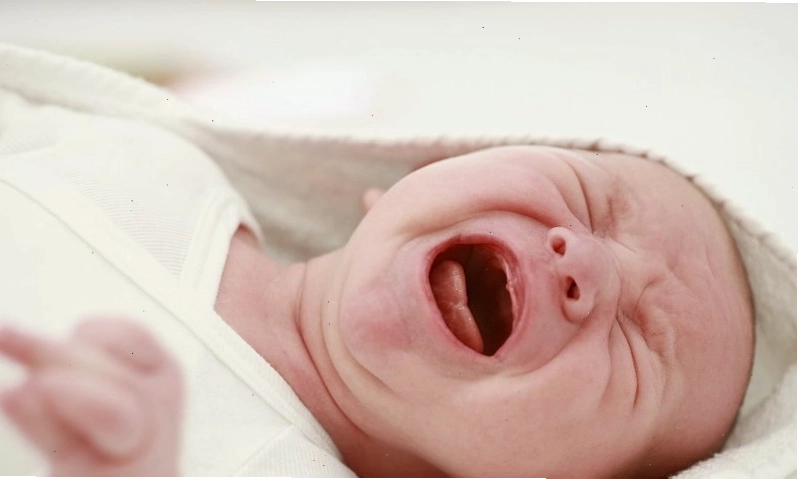 Trẻ sơ sinh thường xuyên vặn mình có thể do hệ thần kinh chưa phát triển hoàn thiện