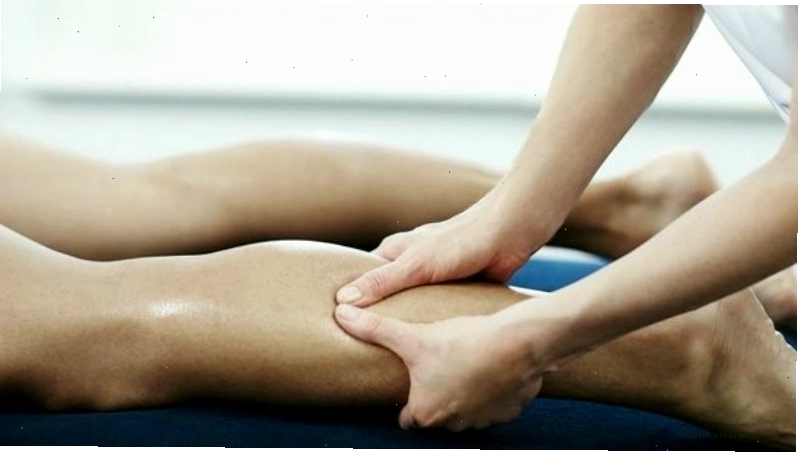 Xoa bóp chỗ bị chuột rút để giảm căng cơ