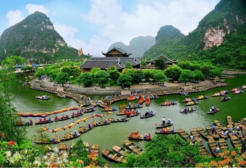 Không khí lễ hội nhộn nhịp tại Tràng An Ninh Bình