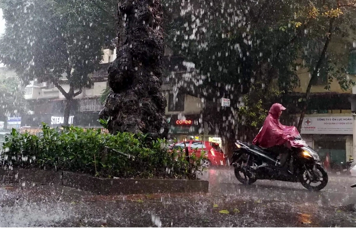 Sự chuyển biến của các hình thái thời tiết theo mùa tại miền Trung