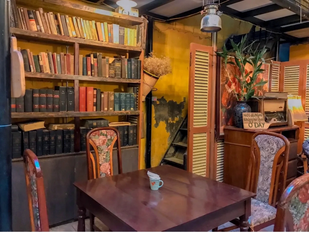 review quán cafe yên tĩnh đọc sách ở Hà Nội vào buổi chiều