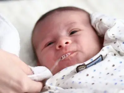 Mẹo dân gian chữa ọc sữa cực đơn giản mẹ nào cũng làm được