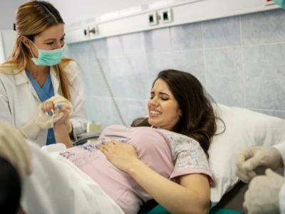 Hộ sinh là gì? Vai trò, nhiệm vụ và cơ hội nghề nghiệp 2026