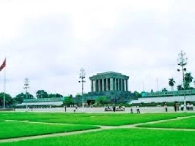 Phân tích bài thơ Viếng lăng Bác của Viễn Phương