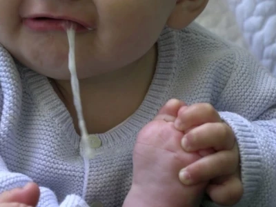 Trẻ Sơ Sinh Ọc Sữa Có Nên Cho Bú Lại Không? Giải Đáp Chi Tiết Từ Chuyên Gia