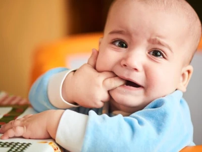 Trẻ sốt mọc răng có nên uống hạ sốt? Hướng dẫn chăm sóc chuẩn y khoa