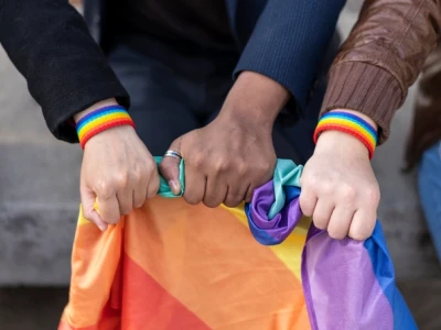 Ver là gì trong cộng đồng LGBT: Hiểu rõ vai trò và ý nghĩa